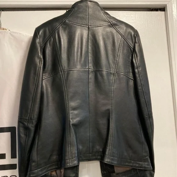 Beautiful Black Danier Leather Jacket - Picture 5 of 6